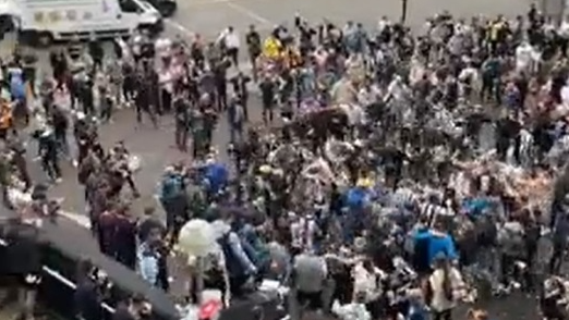 «Χαμός» έξω από το «Σεντ Τζέιμς Παρκ», για το γκολ που… δέχθηκε η Σάντερλαντ στο «Wembley»! (vid) «Χαμός» έξω από το «Σεντ Τζέιμς Παρκ», για το γκολ που… δέχθηκε η Σάντερλαντ στο «Wembley»! (vid)