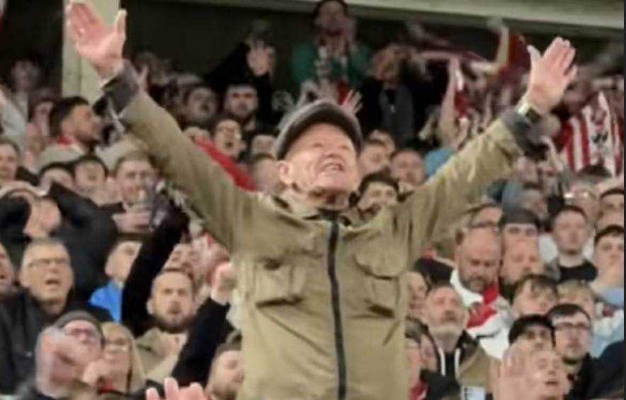 Κάτι παραπάνω από ένα ντέρμπι: Ο φίλος της Σάντερλαντ που ράγισε… καρδιές και χάρηκε με την ψυχή του, τη νίκη της ομάδας του! (vid) Κάτι παραπάνω από ένα ντέρμπι: Ο φίλος της Σάντερλαντ που ράγισε… καρδιές και χάρηκε με την ψυχή του, τη νίκη της ομάδας του! (vid)