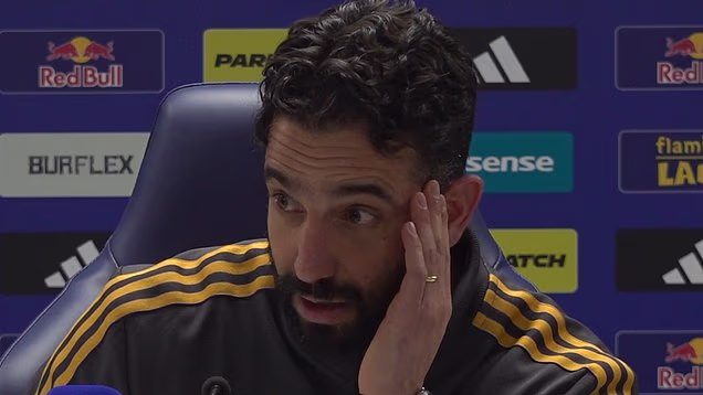 Έξαλλος ο Αμορίν στις δηλώσεις του για τη Γιουνάιτεντ, «δέχεται πιέσεις για το σύστημα!» (vid) Έξαλλος ο Αμορίν στις δηλώσεις του για τη Γιουνάιτεντ, «δέχεται πιέσεις για το σύστημα!» (vid)