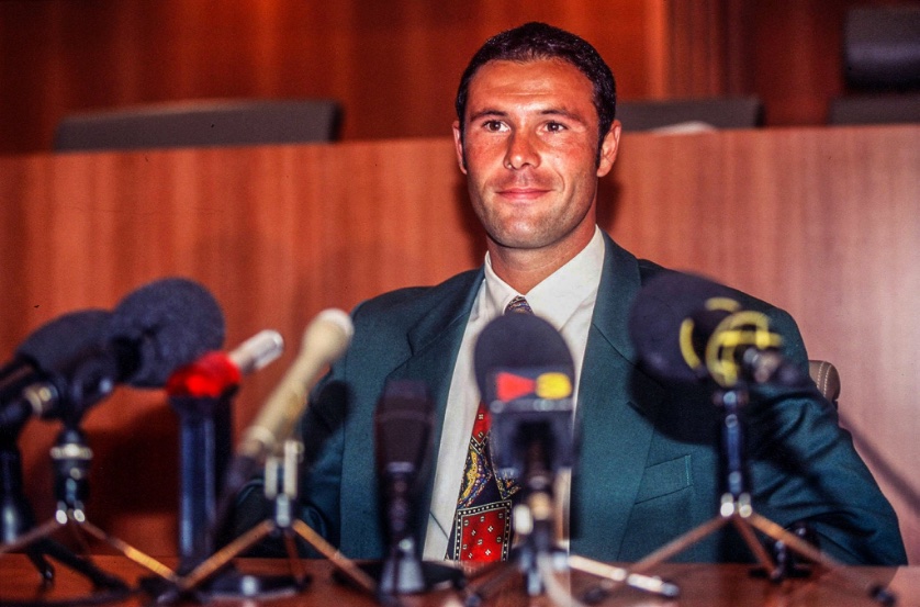 Υπόθεση Μποσμάν: H μέρα που ένας άγνωστος Βέλγος άλλαζε όχι μόνο το ποδόσφαιρο, αλλά τον ίδιο τον αθλητισμό! Υπόθεση Μποσμάν: H μέρα που ένας άγνωστος Βέλγος άλλαζε όχι μόνο το ποδόσφαιρο, αλλά τον ίδιο τον αθλητισμό!