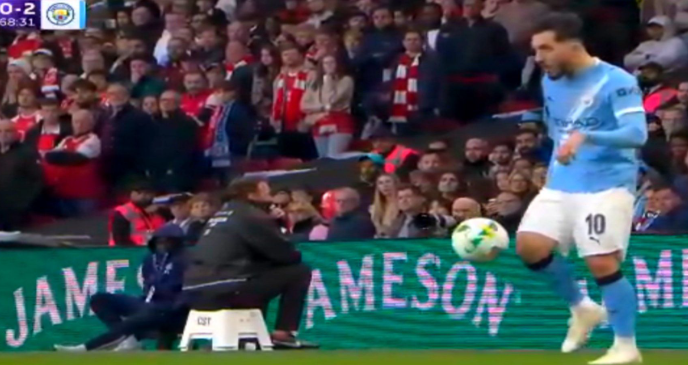 Έξαλλοι οι φίλοι της Άρσεναλ με τον Σερκί, νευρίασε και ο Πεπ με όσα έκανε στο «Wembley»! (vid) Έξαλλοι οι φίλοι της Άρσεναλ με τον Σερκί, νευρίασε και ο Πεπ με όσα έκανε στο «Wembley»! (vid)