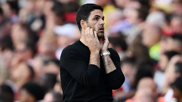 Άργησε να ξεκινήσει η συνέντευξη Τύπου του Αρτέτα, δεν έβγαινε για τα αποδυτήρια, αλλά έδειξε πόσο… αγαπά την Άρσεναλ! Άργησε να ξεκινήσει η συνέντευξη Τύπου του Αρτέτα, δεν έβγαινε για τα αποδυτήρια, αλλά έδειξε πόσο… αγαπά την Άρσεναλ!