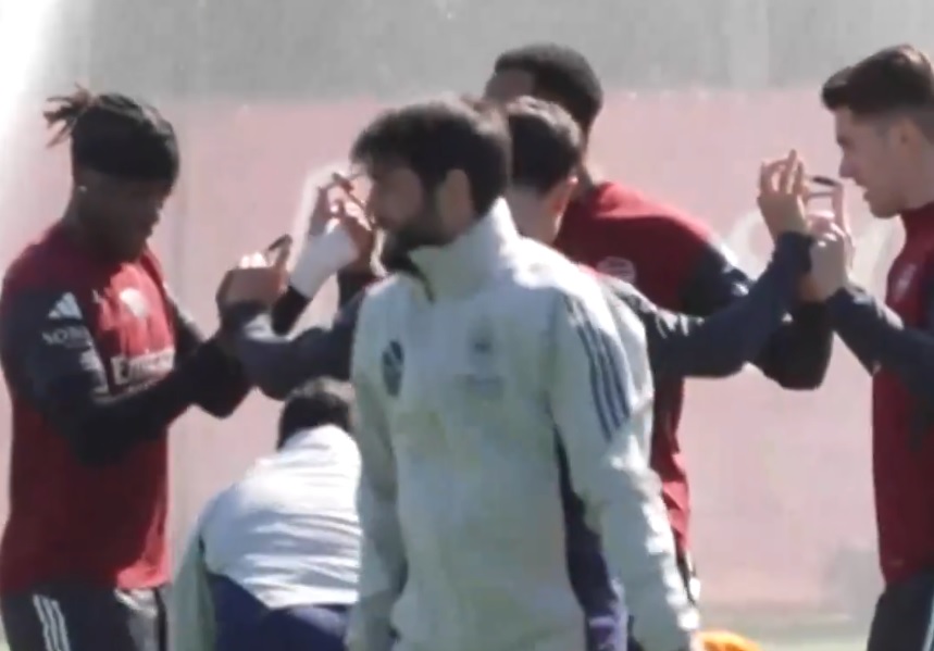 Τα… στυλό που έκαναν viral την προπόνηση της Άρσεναλ (vid) Τα… στυλό που έκαναν viral την προπόνηση της Άρσεναλ (vid)