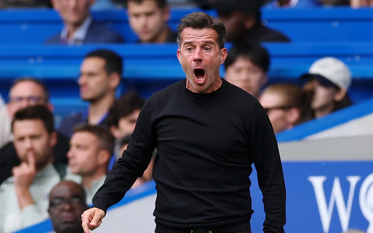 Έξαλλος ο Μάρκο Σίλβα: «Η νίκη της Γιουνάιτεντ ξεκίνησε από μία τραγική απόφαση του διαιτητή!» Έξαλλος ο Μάρκο Σίλβα: «Η νίκη της Γιουνάιτεντ ξεκίνησε από μία τραγική απόφαση του διαιτητή!»