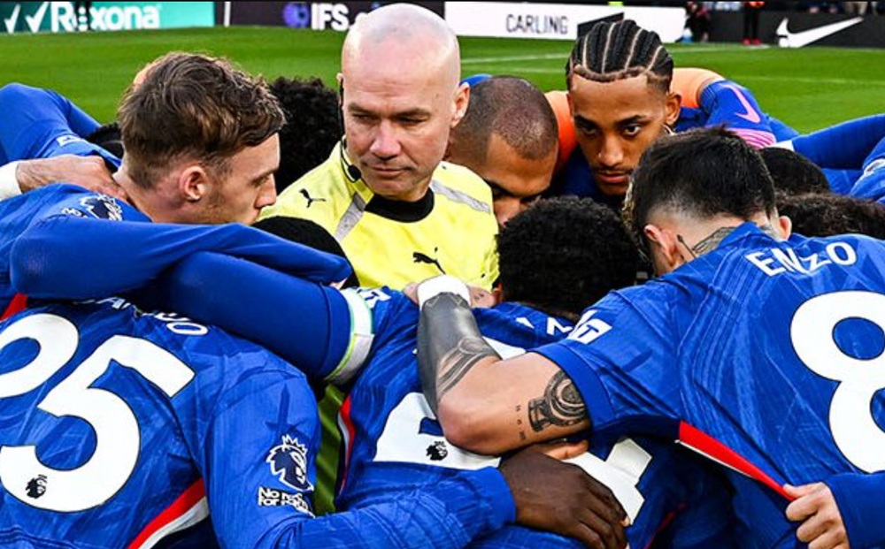 Ροζίνιορ κατά Τίρνεϊ: «Παραπονέθηκε για τους παίκτες μου, αλλά έπρεπε να κοιτάξει τη δουλειά του...»! (vid) Ροζίνιορ κατά Τίρνεϊ: «Παραπονέθηκε για τους παίκτες μου, αλλά έπρεπε να κοιτάξει τη δουλειά του...»! (vid)