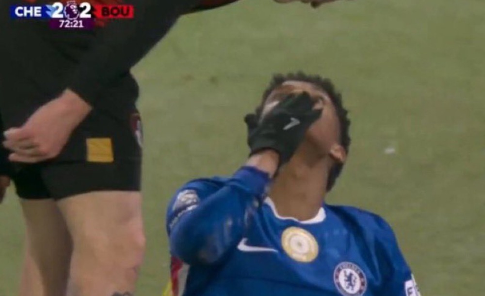 Το πιο viral βίντεο του αποχαιρετισμού της Πρέμιερ στο 2025: Τον ντρίμπλαρε και μετά του... έστειλε φιλιά ο Εστεβάο! Το πιο viral βίντεο του αποχαιρετισμού της Πρέμιερ στο 2025: Τον ντρίμπλαρε και μετά του... έστειλε φιλιά ο Εστεβάο!