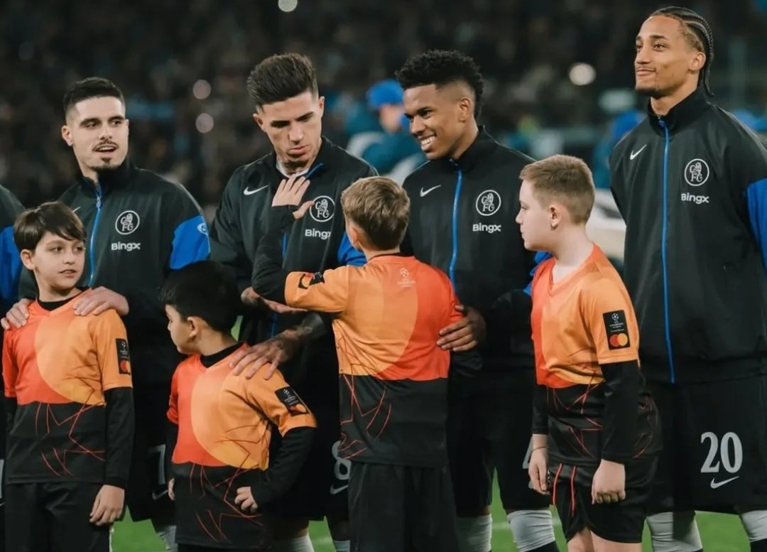 Ένας πιτσιρικάς εκμεταλλεύτηκε την εμπειρία ζωής πριν το Νάπολι - Τσέλσι, δίπλα στ' αστέρια των «μπλε»! (vid) Ένας πιτσιρικάς εκμεταλλεύτηκε την εμπειρία ζωής πριν το Νάπολι - Τσέλσι, δίπλα στ' αστέρια των «μπλε»! (vid)