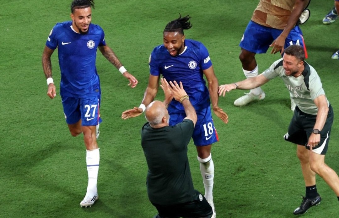 Τελικά, πώς την έβγαλαν οι παίκτες της Τσέλσι δυο ώρες στ' αποδυτήρια; (pics) Τελικά, πώς την έβγαλαν οι παίκτες της Τσέλσι δυο ώρες στ' αποδυτήρια; (pics)