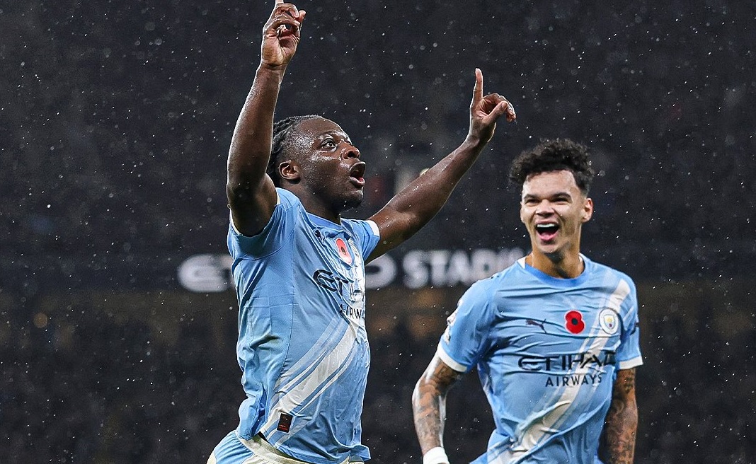 Ο Ντοκού αποτελείωσε τη Λίβερπουλ με τρομερό γκολ για το 3-0! (vid) Ο Ντοκού αποτελείωσε τη Λίβερπουλ με τρομερό γκολ για το 3-0! (vid)