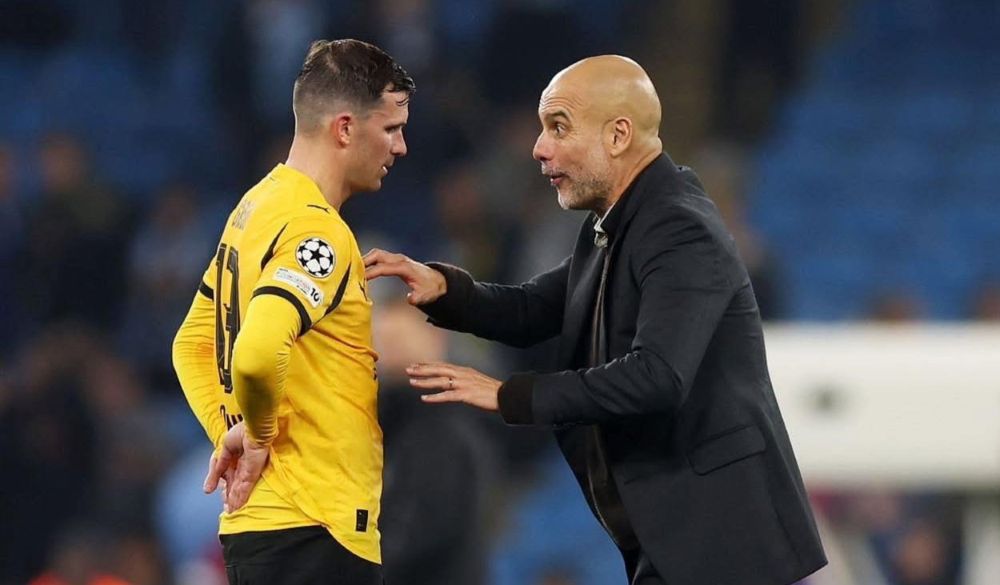 Ο Γκουαρδιόλα το έκανε κι αυτό: Έδωσε «οδηγίες» σε παίκτη της Ντόρτμουντ! Ο Γκουαρδιόλα το έκανε κι αυτό: Έδωσε «οδηγίες» σε παίκτη της Ντόρτμουντ!