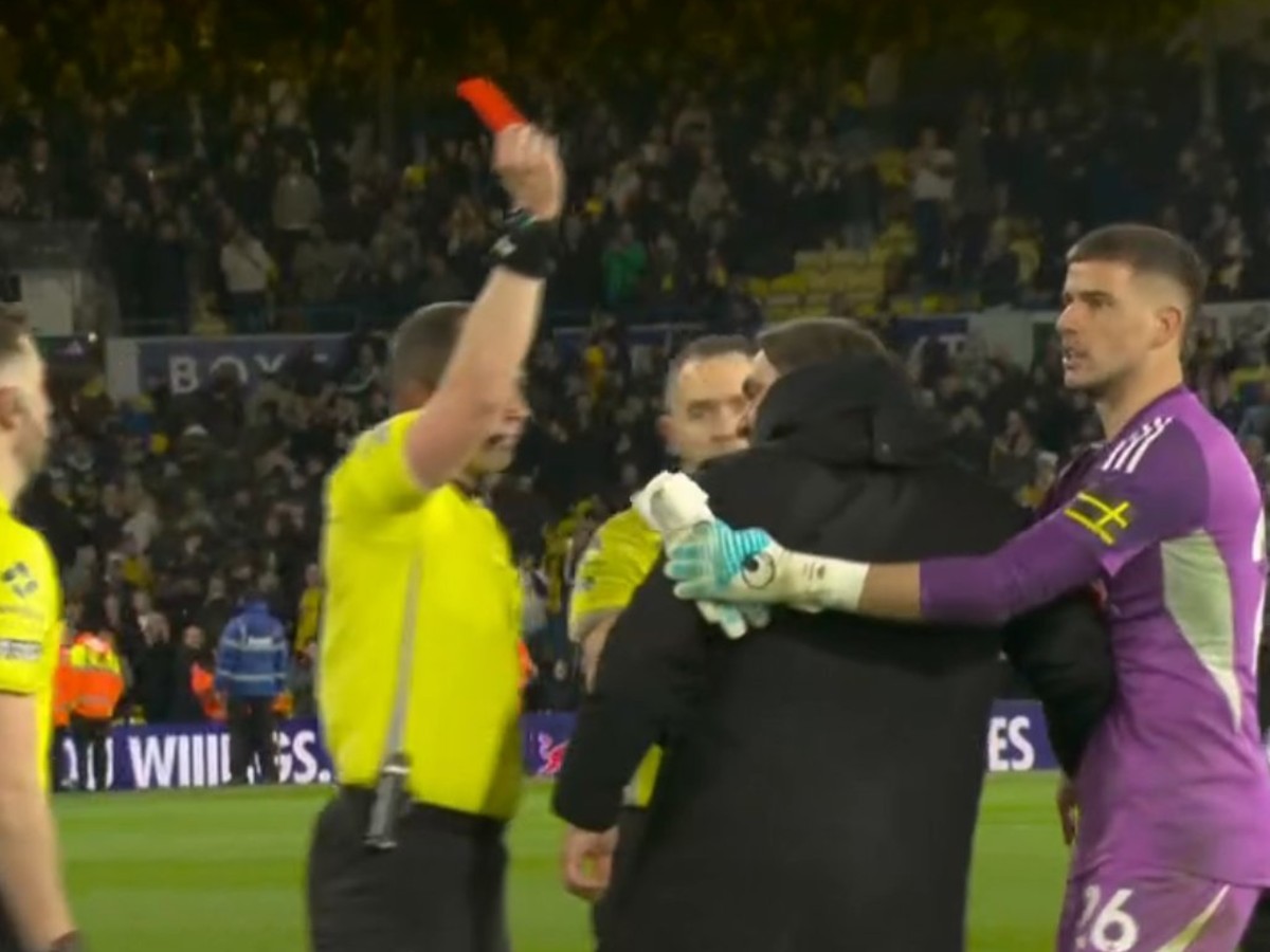 «Χαμός» στο τέλος του Λιντς – Σίτι, έβρισε τον διαιτητή ο Φάρκε και πήρε κόκκινη κάρτα! «Χαμός» στο τέλος του Λιντς – Σίτι, έβρισε τον διαιτητή ο Φάρκε και πήρε κόκκινη κάρτα!