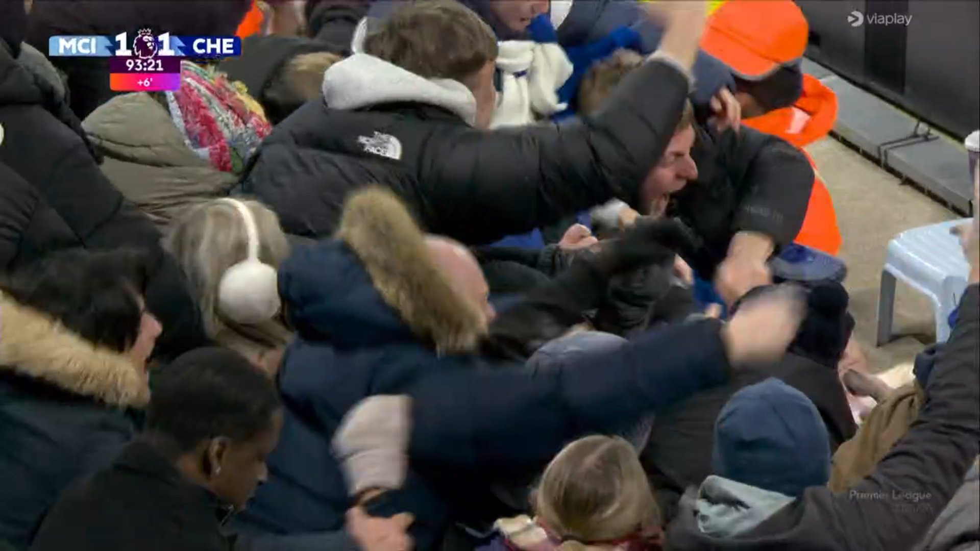 Όλο το Λονδίνο πανηγύρισε, η Τσέλσι έκανε «δώρο» στην Άρσεναλ και η Σίτι μένει στο -6! Όλο το Λονδίνο πανηγύρισε, η Τσέλσι έκανε «δώρο» στην Άρσεναλ και η Σίτι μένει στο -6!