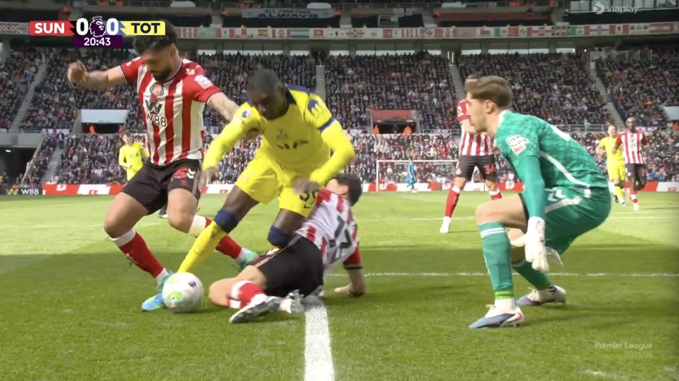 Φοβερή διαιτητική απόφαση στο Σάντερλαντ – Τότεναμ, δόθηκε πέναλτι, ενώ ο παίκτης ζητούσε… κόρνερ! (vid) Φοβερή διαιτητική απόφαση στο Σάντερλαντ – Τότεναμ, δόθηκε πέναλτι, ενώ ο παίκτης ζητούσε… κόρνερ! (vid)