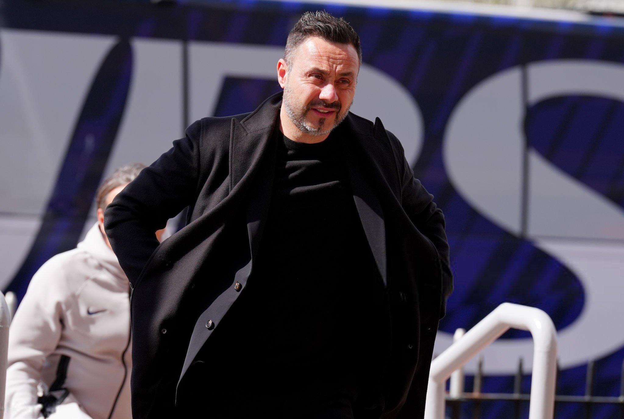 Σκληρά λόγια από τον Ντε Τζέρμπι, μετά την ήττα της Τότεναμ: «Στόχος; Να γίνουμε πρώτα ομάδα, δεν είμαστε!» Σκληρά λόγια από τον Ντε Τζέρμπι, μετά την ήττα της Τότεναμ: «Στόχος; Να γίνουμε πρώτα ομάδα, δεν είμαστε!»