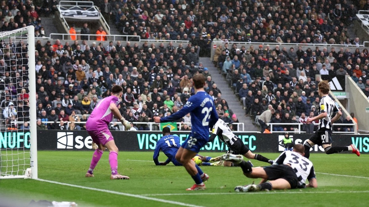 Και όμως, η Έβερτον πήρε τρεις βαθμούς, χάρη στην… πλάτη του σέντερ φορ της! Και όμως, η Έβερτον πήρε τρεις βαθμούς, χάρη στην… πλάτη του σέντερ φορ της!