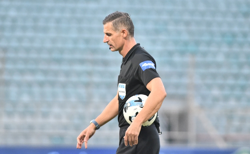 Ο Τάσος Σιδηρόπουλος στο England365 για την ψυχολογική φθορά των διαιτητών: «Δύσκολα θ' αλλάξει η νοοτροπία των οπαδών...» Ο Τάσος Σιδηρόπουλος στο England365 για την ψυχολογική φθορά των διαιτητών: «Δύσκολα θ' αλλάξει η νοοτροπία των οπαδών...»