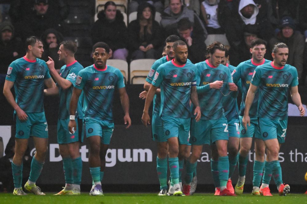 «Τρόμαξαν» να... μαζευτούν: Η Χάρογκεϊτ «κατέβηκε» σε αγώνα με 14 παίκτες και έναν τερματοφύλακα αλλαγή! «Τρόμαξαν» να... μαζευτούν: Η Χάρογκεϊτ «κατέβηκε» σε αγώνα με 14 παίκτες και έναν τερματοφύλακα αλλαγή!