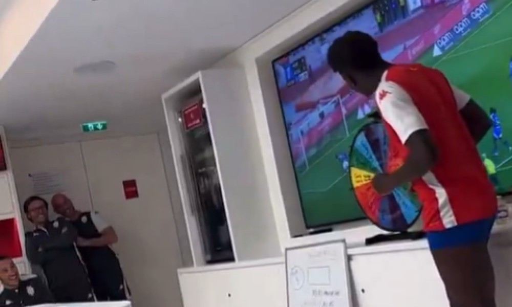     ...  :  iPhone 16 Pro Max      ! (vid)