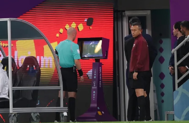 Η FIFA δέχθηκε να κάνει δοκιμές σε νέες παρεμβάσεις από τους VAR στο Μουντιάλ! Η FIFA δέχθηκε να κάνει δοκιμές σε νέες παρεμβάσεις από τους VAR στο Μουντιάλ!