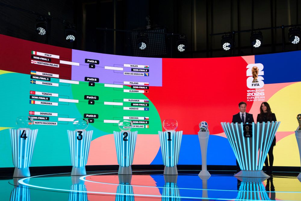    Play Offs  :       ;