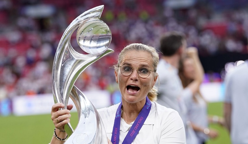      ,   Johan Cruyff Trophy