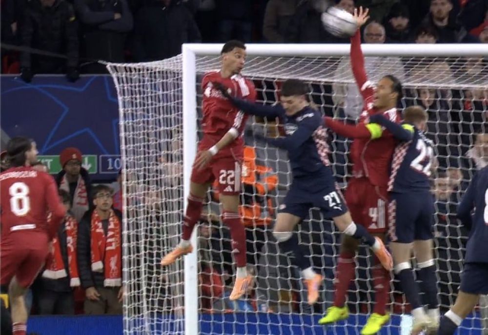 Χέρι του Φαν Ντάικ και πέναλτι: Προβάδισμα της Αϊντχόφεν στο «Άνφιλντ» με Πέρισιτς! (vid) Χέρι του Φαν Ντάικ και πέναλτι: Προβάδισμα της Αϊντχόφεν στο «Άνφιλντ» με Πέρισιτς! (vid)