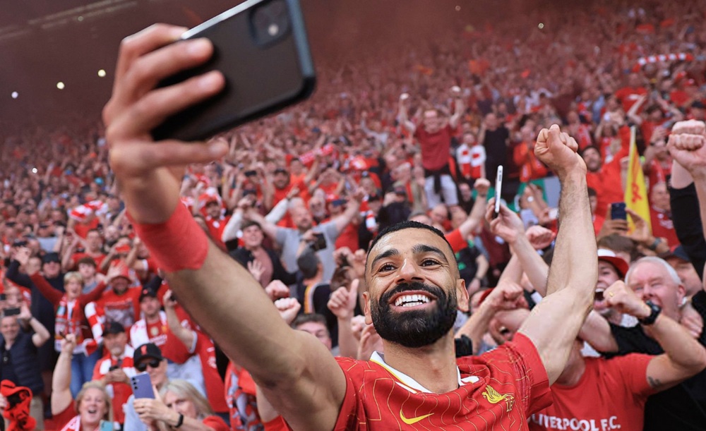 Το μεγαλύτερο καλό που έκανε ο Σαλάχ με την κόκκινη φανέλα, δεν είναι ούτε τα γκολ, ούτε τα τρόπαια... Το μεγαλύτερο καλό που έκανε ο Σαλάχ με την κόκκινη φανέλα, δεν είναι ούτε τα γκολ, ούτε τα τρόπαια...