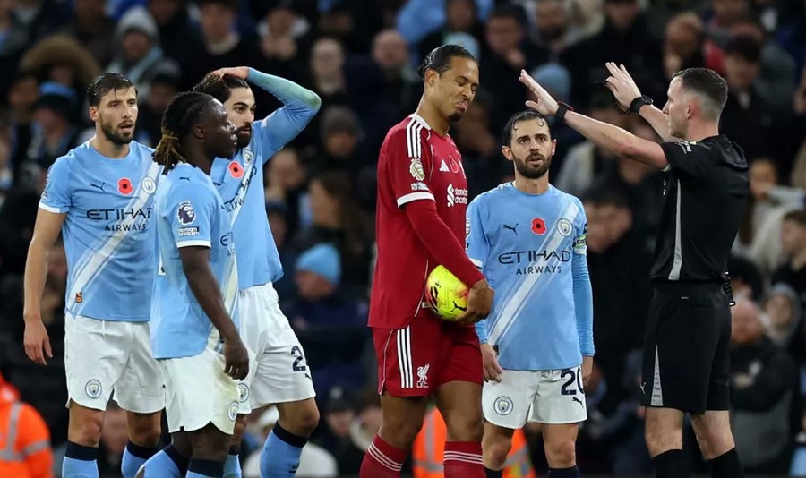 «Έπρεπε να μετρήσει το γκολ της Λίβερπουλ»: Επιτροπή πηγαίνει κόντρα στον Γουέμπ και τον Κάβανα! «Έπρεπε να μετρήσει το γκολ της Λίβερπουλ»: Επιτροπή πηγαίνει κόντρα στον Γουέμπ και τον Κάβανα!