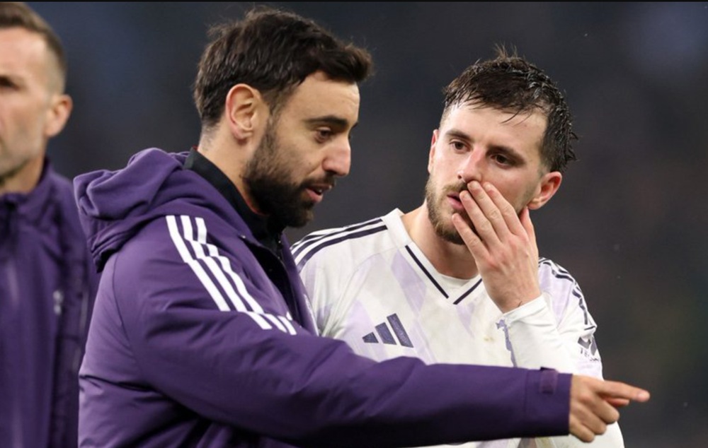 Πιέζει για επιστροφή σε χρόνο... ρεκόρ ο Μπρούνο, αλλά χάνει κι άλλο ματς της Γιουνάιτεντ! Πιέζει για επιστροφή σε χρόνο... ρεκόρ ο Μπρούνο, αλλά χάνει κι άλλο ματς της Γιουνάιτεντ!