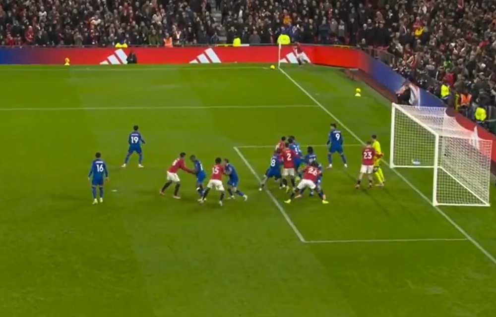 Αντιγράφοντας τον Γιοβέρ: Η Γιουνάιτεντ μήπως «κλέβει» τη... μυστική συνταγή των κόρνερ της Άρσεναλ; Αντιγράφοντας τον Γιοβέρ: Η Γιουνάιτεντ μήπως «κλέβει» τη... μυστική συνταγή των κόρνερ της Άρσεναλ;