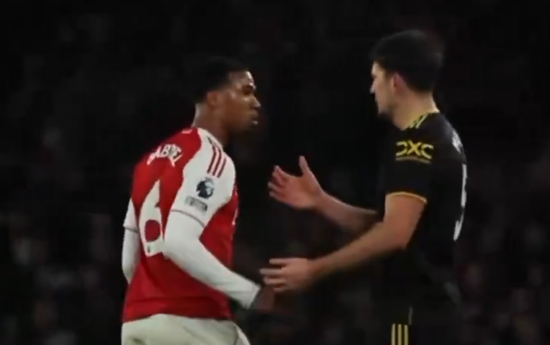 Το… beef του εκνευρισμένου και ηττημένου Γκάμπριελ με τον Μαγκουάιρ μετά το ντέρμπι (vid) Το… beef του εκνευρισμένου και ηττημένου Γκάμπριελ με τον Μαγκουάιρ μετά το ντέρμπι (vid)