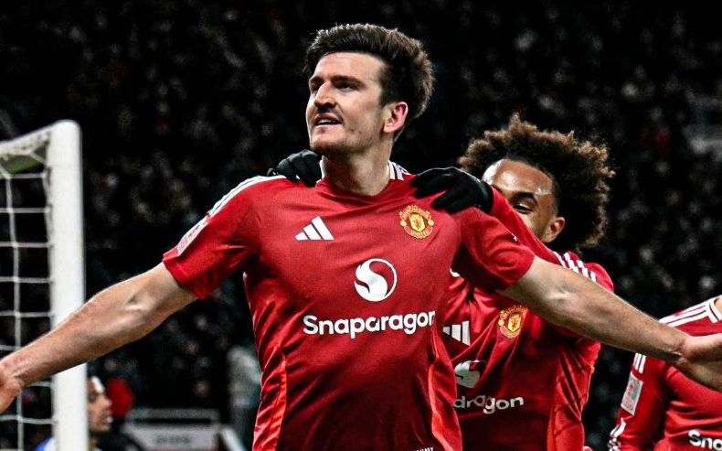 Στα highlights του από τη Γιουνάιτεντ, ο Μαγκουάιρ θα θυμάται και τη νύχτα που έκανε τον Σερ Άλεξ να χαμογελάσει (vid) Στα highlights του από τη Γιουνάιτεντ, ο Μαγκουάιρ θα θυμάται και τη νύχτα που έκανε τον Σερ Άλεξ να χαμογελάσει (vid)