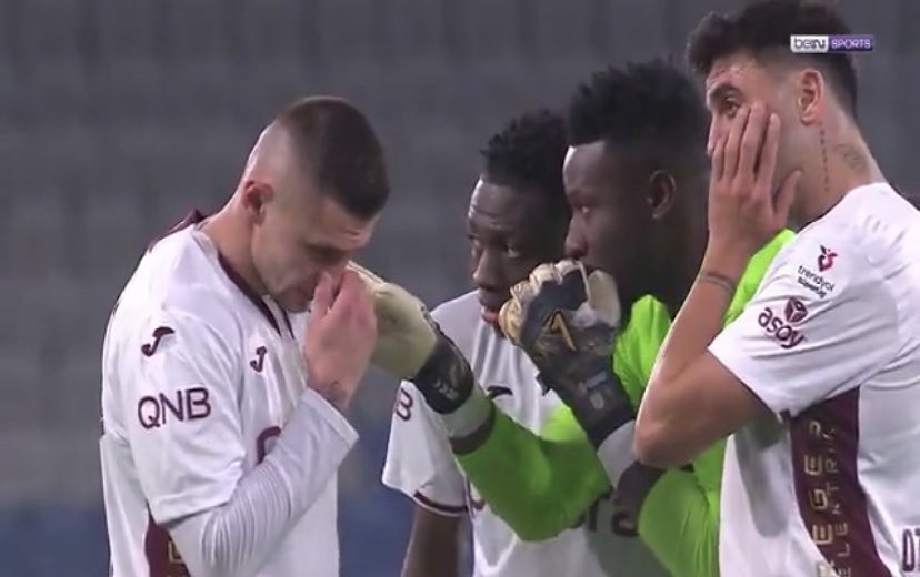 Ο Ονάνα βγάζει την… ηγετική του προσωπικότητα στην Τράμπζονσπορ! (vid) Ο Ονάνα βγάζει την… ηγετική του προσωπικότητα στην Τράμπζονσπορ! (vid)