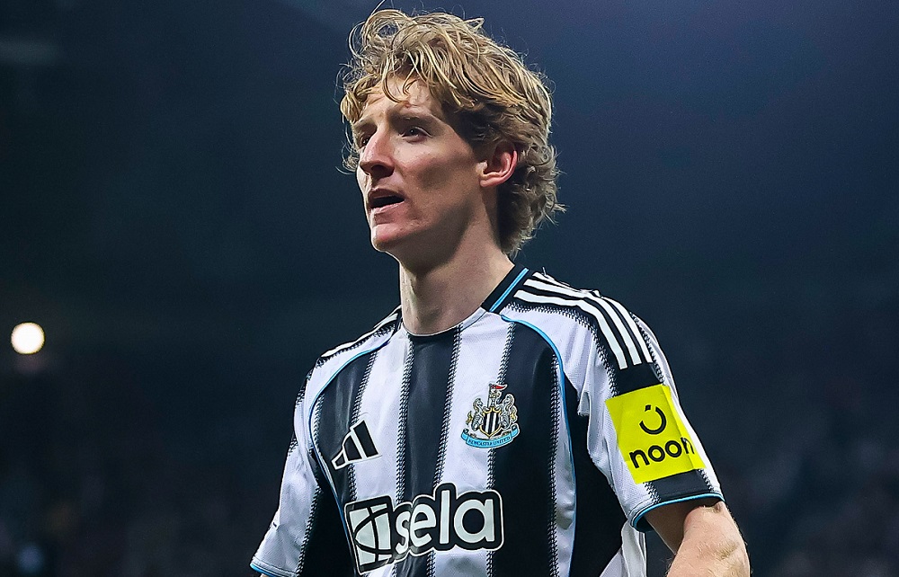 Ο Άντονι Γκόρντον «ξεγυμνώνει» τη νέα τάξη πραγμάτων στην Πρέμιερ: «Όλο στατικές φάσεις και πλάγια άουτ…» Ο Άντονι Γκόρντον «ξεγυμνώνει» τη νέα τάξη πραγμάτων στην Πρέμιερ: «Όλο στατικές φάσεις και πλάγια άουτ…»