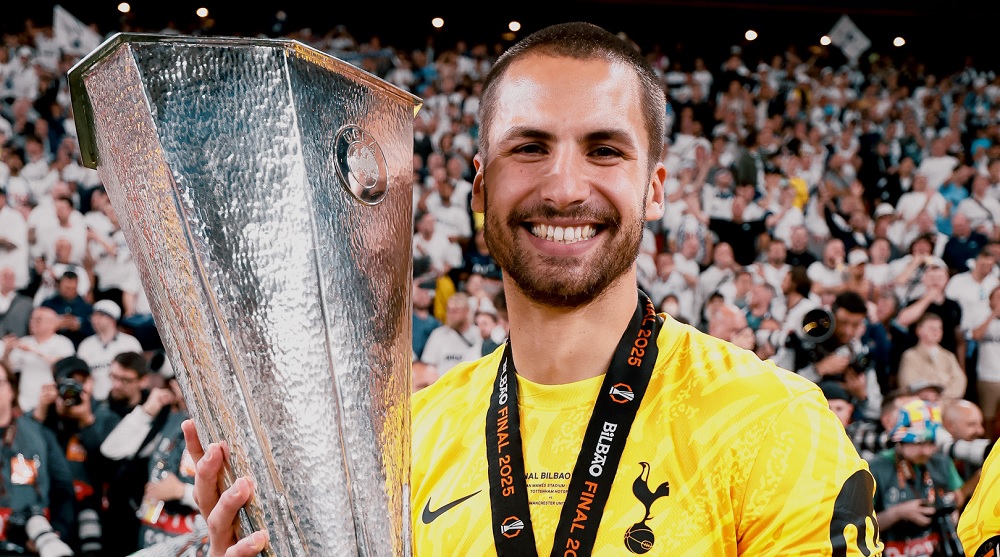 Παράτησε το ποδόσφαιρο ως κάτοχος του Γιουρόπα Λιγκ και το γύρισε στον κινηματογράφο!  Παράτησε το ποδόσφαιρο ως κάτοχος του Γιουρόπα Λιγκ και το γύρισε στον κινηματογράφο!