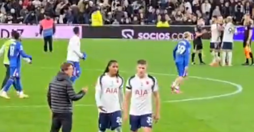 «Ένα από τα μικρά ζητήματα»: Η στιγμή, που οι Φαν ντε Φεν και Σπενς «προσπέρασαν» τον Φρανκ! (vids) «Ένα από τα μικρά ζητήματα»: Η στιγμή, που οι Φαν ντε Φεν και Σπενς «προσπέρασαν» τον Φρανκ! (vids)