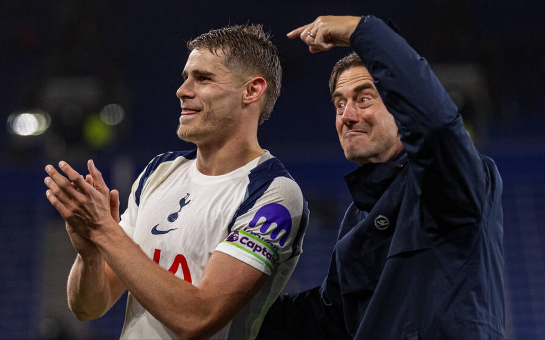 Σαν να είδαμε τον Μίκι Φαν ντε... Μέσι: Μέχρι και ο Φρανκ παρομοίασε τον Ολλανδό αμυντικό με τον GOAT! (vid) Σαν να είδαμε τον Μίκι Φαν ντε... Μέσι: Μέχρι και ο Φρανκ παρομοίασε τον Ολλανδό αμυντικό με τον GOAT! (vid)