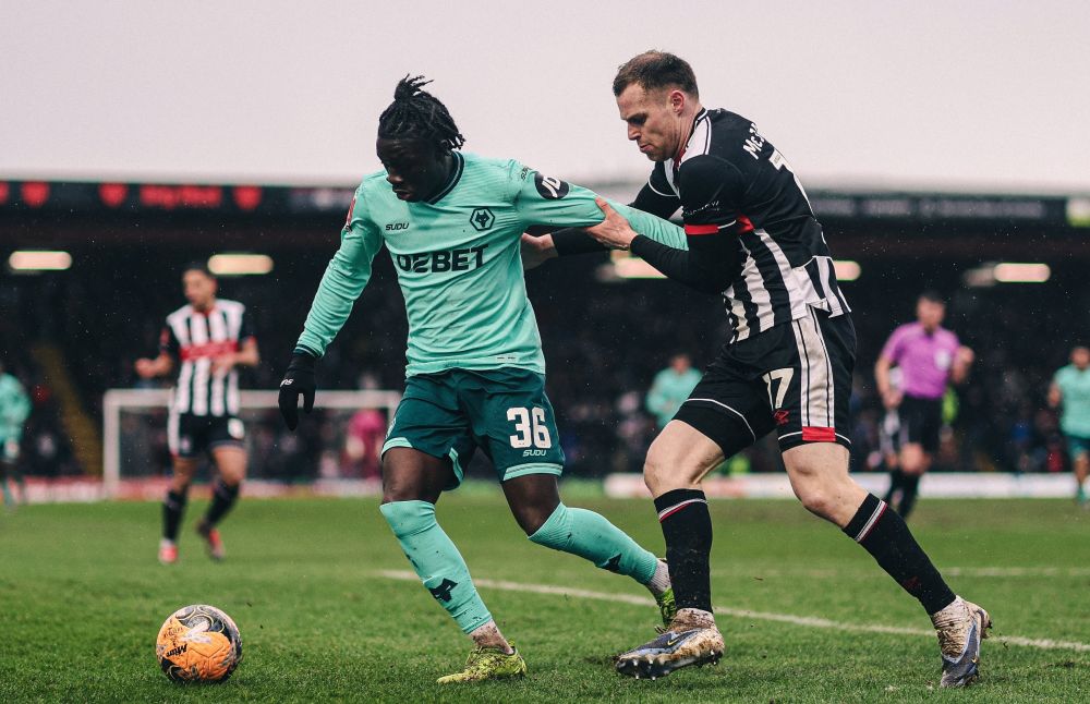 Ένα γκολ ήταν... αρκετό: Η Γκρίμσμπι πάλεψε, αλλά η Γουλβς έκανε τη δουλειά! Ένα γκολ ήταν... αρκετό: Η Γκρίμσμπι πάλεψε, αλλά η Γουλβς έκανε τη δουλειά!